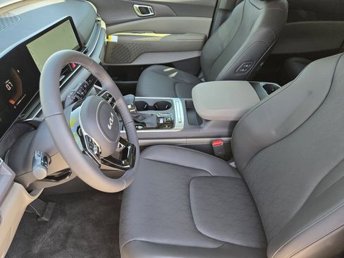 New 2026 Kia Carnival EX FWD image 10
