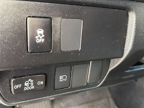 Used 2023 Toyota Tacoma SR5 w/ Technology Package AWD/4WD image 17