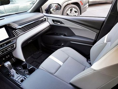 Used 2025 Toyota Camry SE image 19