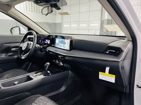 New 2025 Nissan Kicks SV image 29