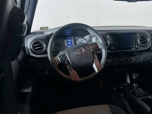 Used 2022 Toyota Tacoma TRD Off-Road image 17