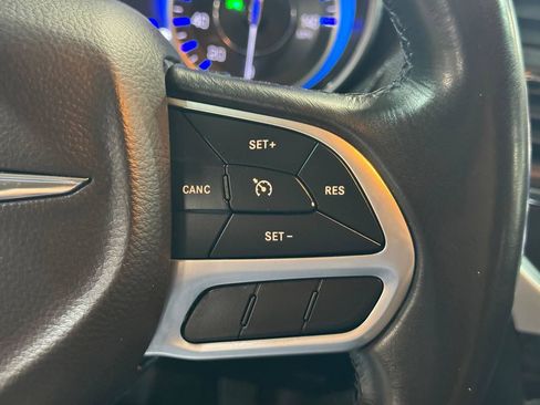 Used 2022 Chrysler 300 Touring RWD image 21