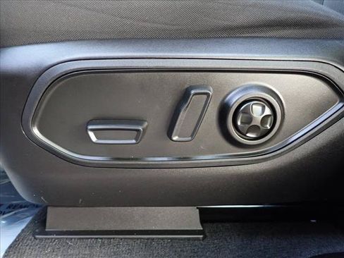 Used 2023 Jeep Grand Cherokee Laredo AWD/4WD image 12
