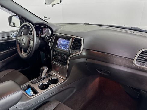 Used 2018 Jeep Grand Cherokee Laredo image 35