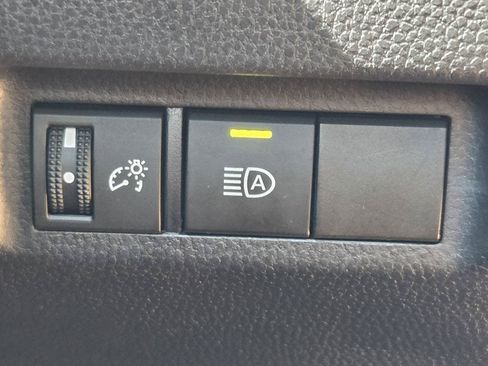 Used 2025 Toyota RAV4 XLE FWD image 25