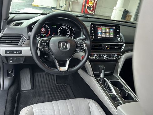 Used 2018 Honda Accord Touring image 16