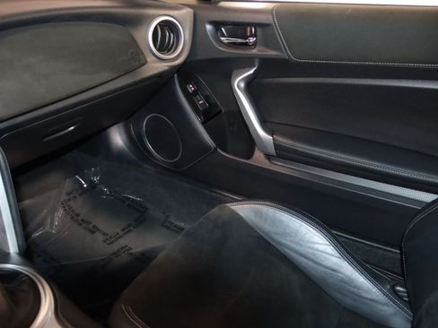 Used 2020 Toyota 86 RWD image 46