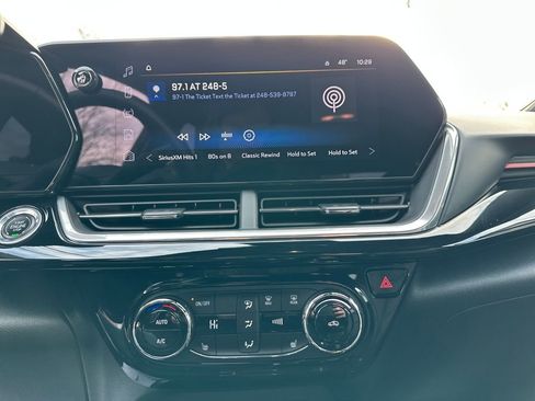 Certified 2024 Chevrolet Trax RS w/ Driver Confidence Package image 24