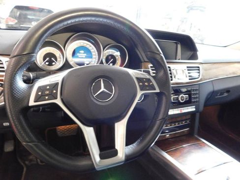 Used 2014 Mercedes-Benz E 350 4MATIC Sedan image 3