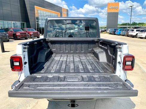 Used 2024 Jeep Gladiator Sport AWD/4WD image 11