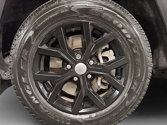 Used 2023 Jeep Grand Cherokee L Limited AWD/4WD image 24