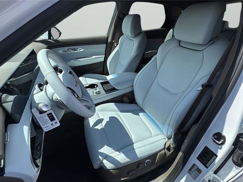 New 2026 Genesis GV70 2.5T Advanced AWD/4WD image 10