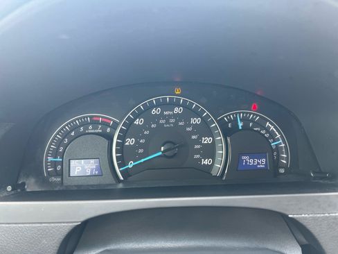 Used 2012 Toyota Camry LE FWD image 19