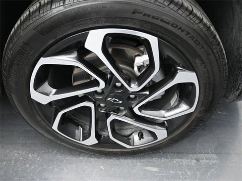 Certified 2025 Chevrolet Trax RS w/ Sunroof Package image 35