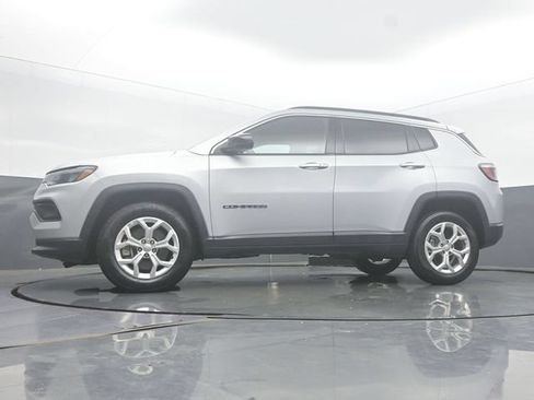 Used 2024 Jeep Compass Latitude AWD/4WD image 43