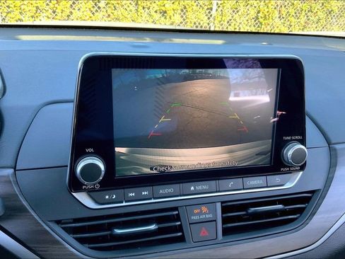 Used 2024 Nissan Altima 2.5 SV image 11