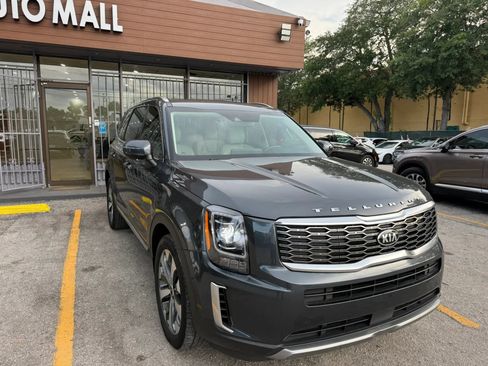 Used 2020 Kia Telluride EX w/ EX Premium Package FWD image 3