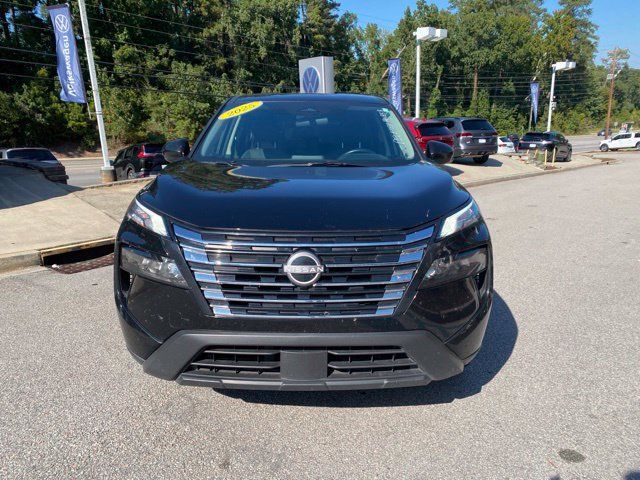 Used 2025 Nissan Rogue SV FWD image 2
