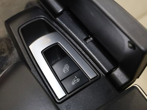 Used 2013 Mercedes-Benz SL 550 image 51