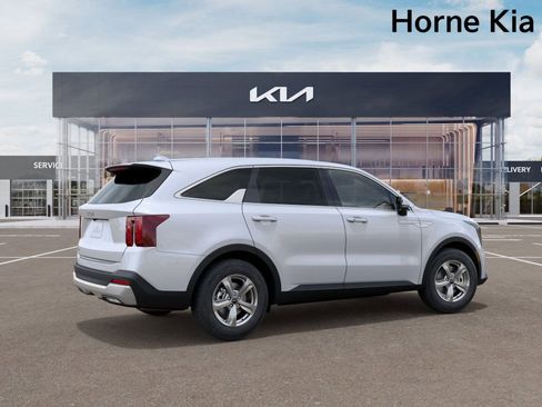 New 2025 Kia Sorento LX image 6