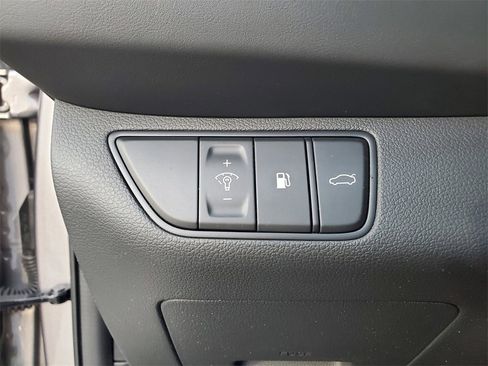 Used 2023 Genesis G70 2.0T image 21