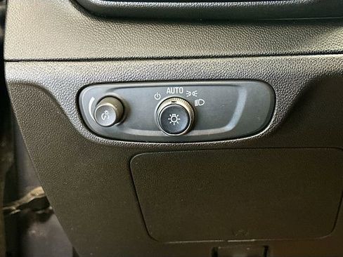 Used 2022 Chevrolet Bolt EUV LT w/ Convenience Package image 10