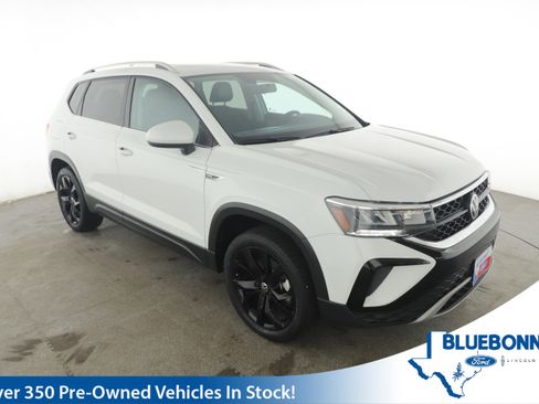 Used 2022 Volkswagen Taos SE image 1