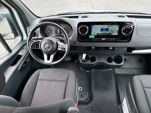 Used 2024 Mercedes-Benz Sprinter 2500 image 21