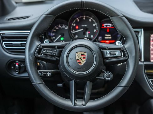 Certified 2026 Porsche Macan AWD/4WD image 13