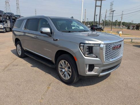 Used 2024 GMC Yukon XL Denali image 8