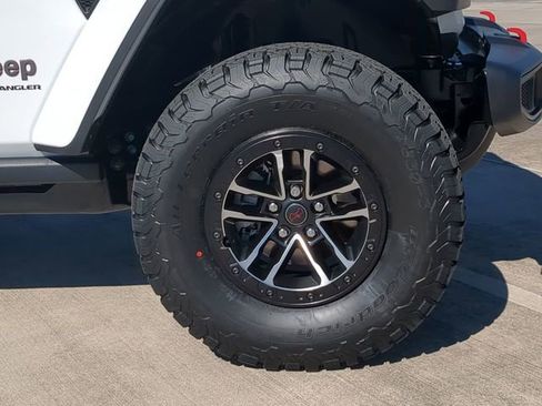 New 2026 Jeep Wrangler Unlimited Rubicon w/ Xtreme 35 Tire Package AWD/4WD image 11