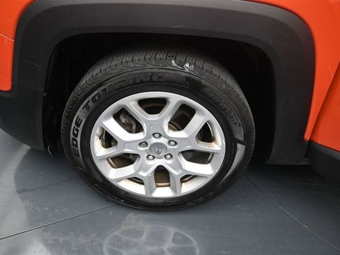 Used 2016 Jeep Renegade Latitude FWD image 16