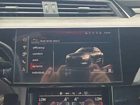 Used 2022 Audi e-tron Premium AWD/4WD image 19