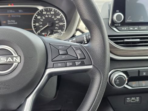 Used 2024 Nissan Altima 2.5 SV FWD image 24