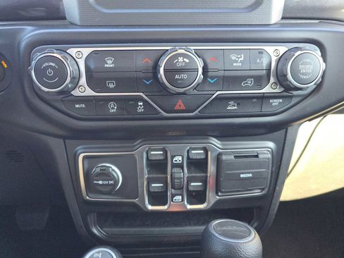 Used 2021 Jeep Gladiator Sport image 26