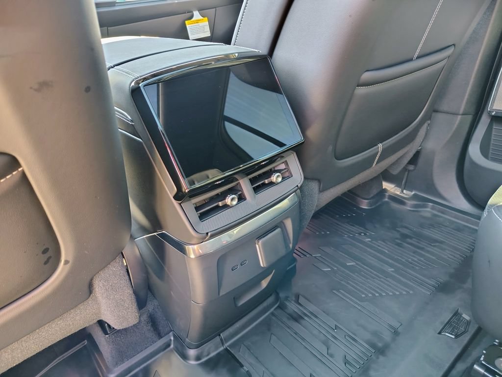 Used 2026 Cadillac Vistiq Sport w/ LPO, Floor Liner Package AWD/4WD image 38