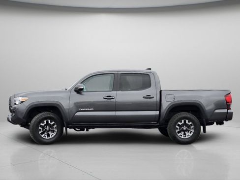 Used 2019 Toyota Tacoma TRD Off-Road w/ Technology Package AWD/4WD image 19
