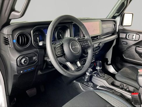 Used 2025 Jeep Wrangler Unlimited Rubicon 4xe w/ Safety Group AWD/4WD image 16