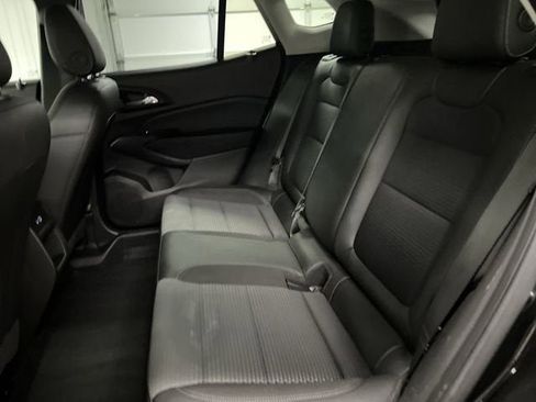 Certified 2025 Chevrolet Trax LT w/ LT Convenience Package image 24