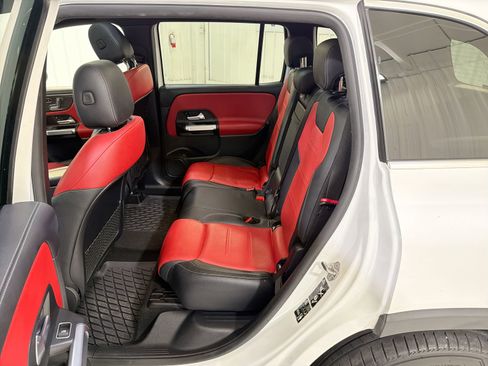 Used 2022 Mercedes-Benz GLB 250 image 24