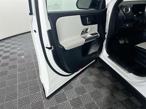 Certified 2023 Mercedes-Benz GLB 250 4MATIC image 15