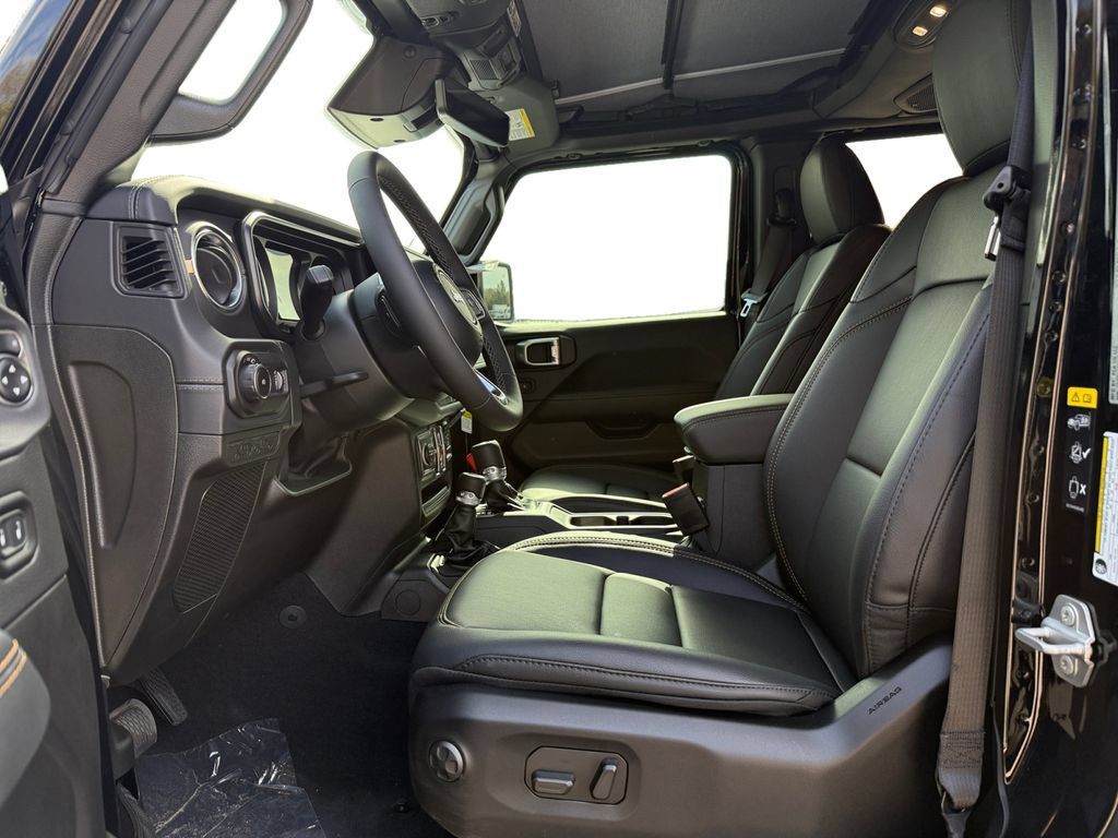 New 2025 Jeep Wrangler Unlimited Sahara AWD/4WD image 9