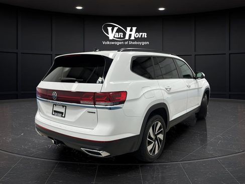 Used 2024 Volkswagen Atlas SE image 3