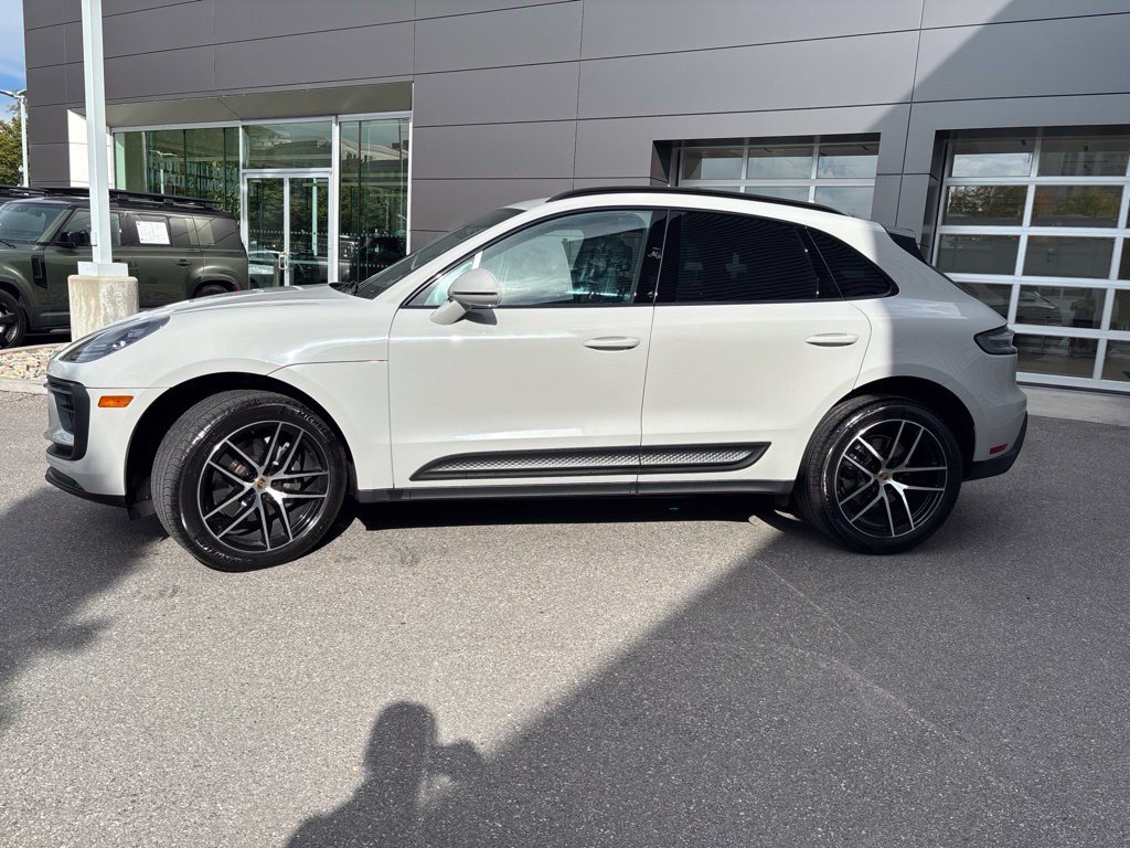 Used 2024 Porsche Macan AWD/4WD image 4