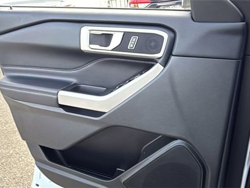 Used 2023 Ford Explorer XLT w/ Equipment Group 202A image 27