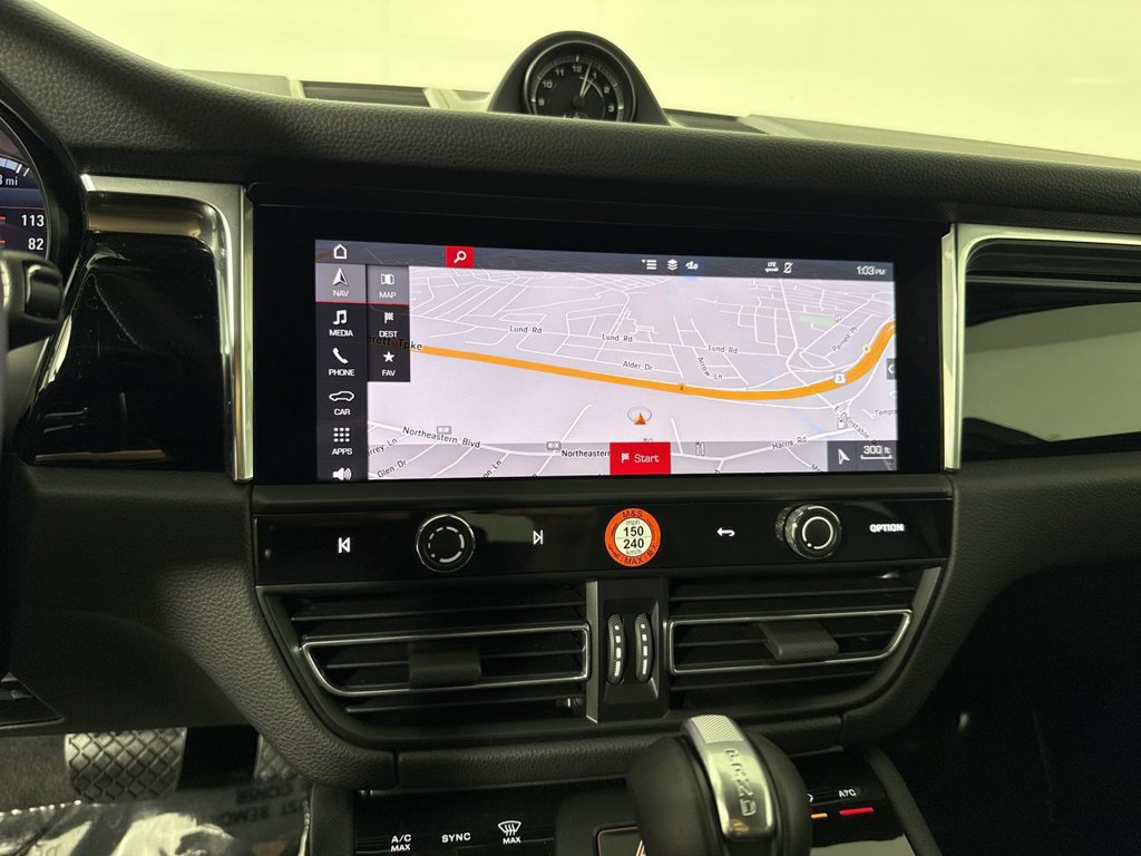 Certified 2025 Porsche Macan AWD/4WD image 27
