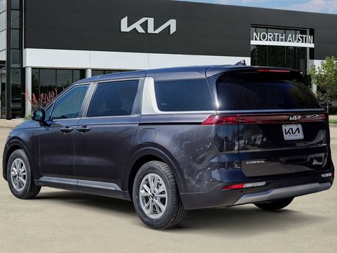 Certified 2024 Kia Carnival LX image 5