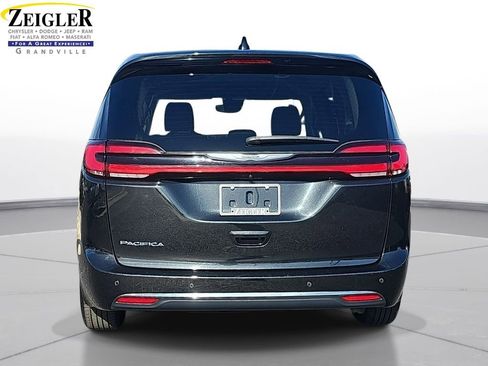 Certified 2023 Chrysler Pacifica Touring-L FWD image 6