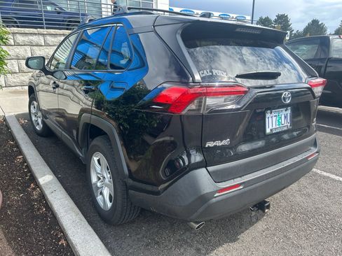 Used 2019 Toyota RAV4 LE AWD/4WD image 7