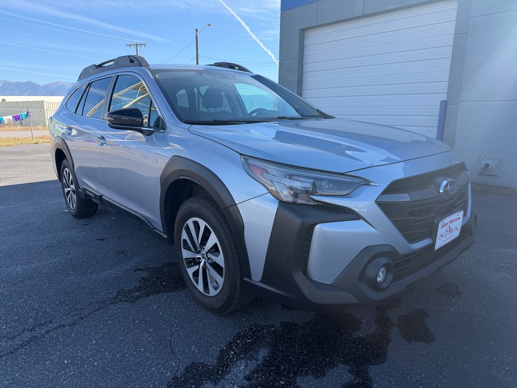 Used 2023 Subaru Outback Premium AWD/4WD image 1